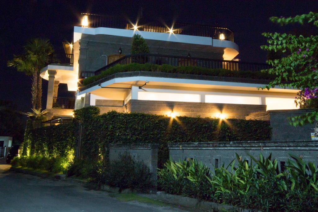 Puri Ratu Jimbaran Villa Buitenkant foto