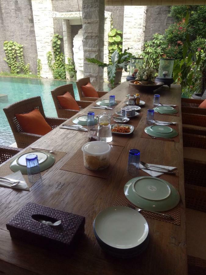 Puri Ratu Jimbaran Villa Buitenkant foto